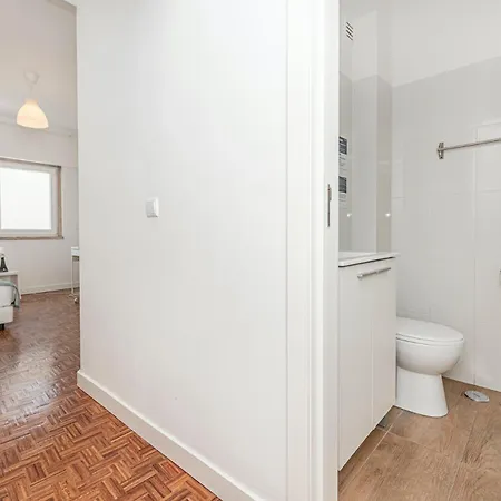 Houze Spacious Near Marques De Pombal